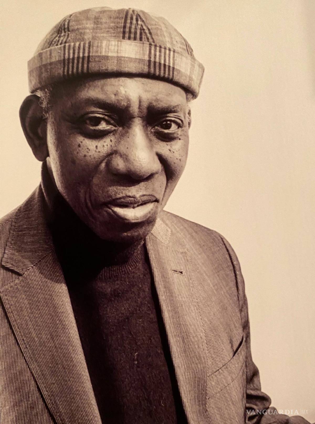 $!El poeta estadounidense Yusef Komunyakaa fue galardonado este martes con el premio internacional Zbigniew Herbert de Literatura, pocas semanas después de publicar su obra Everyday Mojo songs of Earth. EFE/Arthur Elgort/Fundación Herbert