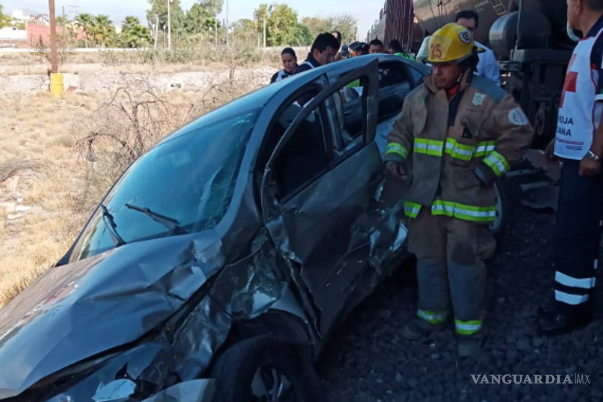 Lo arrastra el tren y no sufre un rasguño