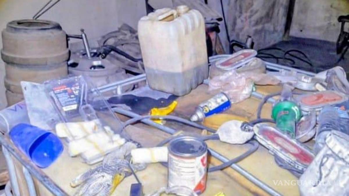 Fiscalía catea taller, tras incendio que calcinó más de 20 autos y dejó tres heridos, en Nuevo León