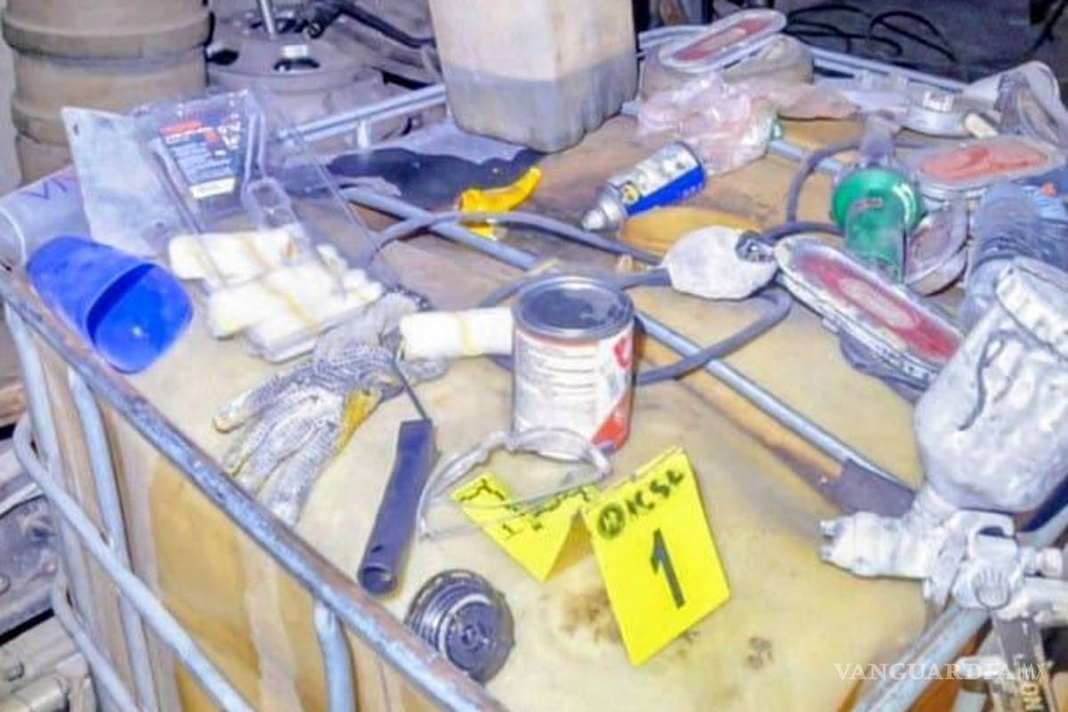 Fiscalía catea taller, tras incendio que calcinó más de 20 autos y dejó tres heridos, en Nuevo León