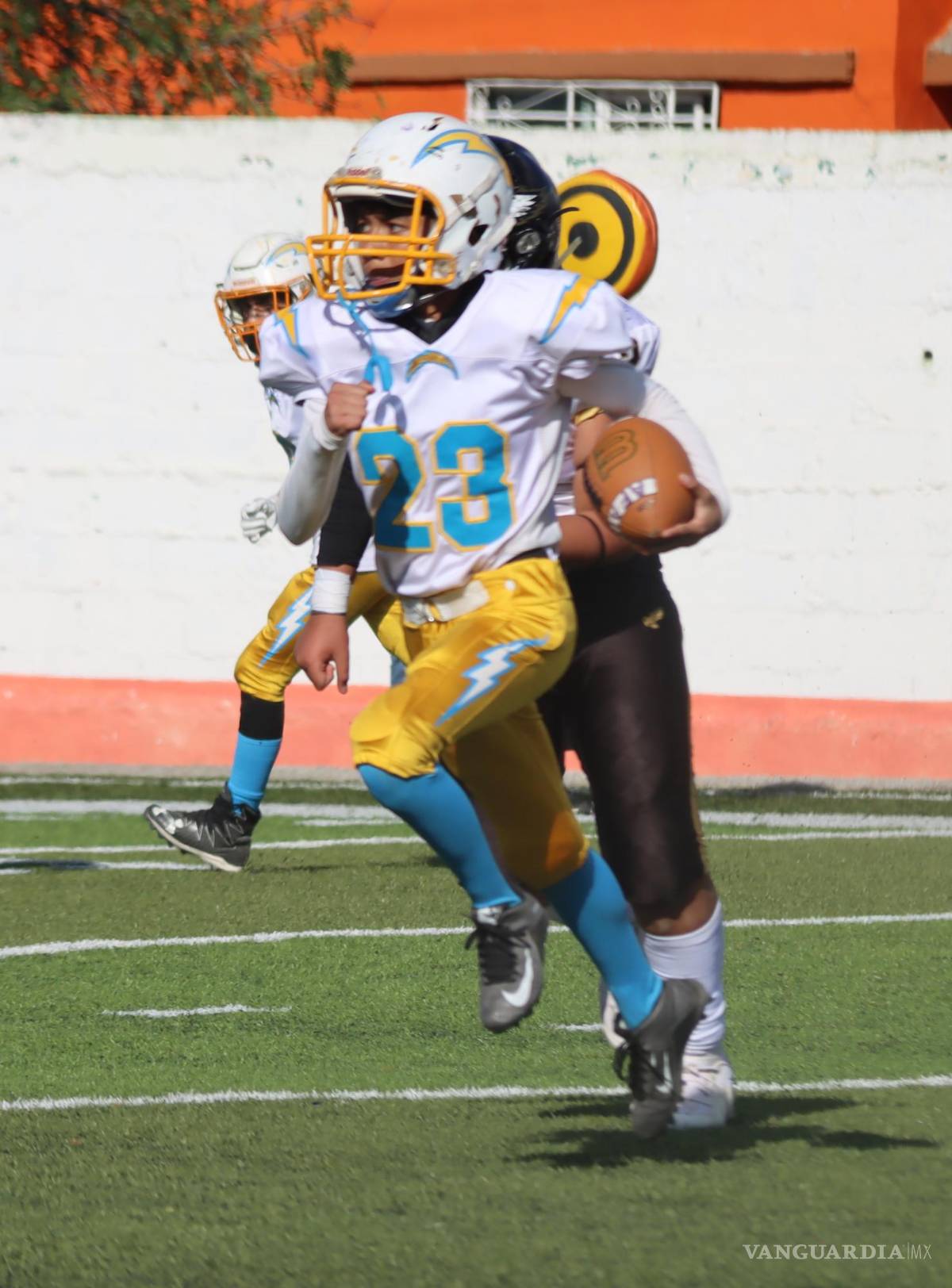 $!El club Cargadores venció a los Potros Salvaje en las tres categorías por marcadores de 34-14 en Pee Wee, 30-12 en Midget y 1-0 en Junir Bantam en la sexta jornada.