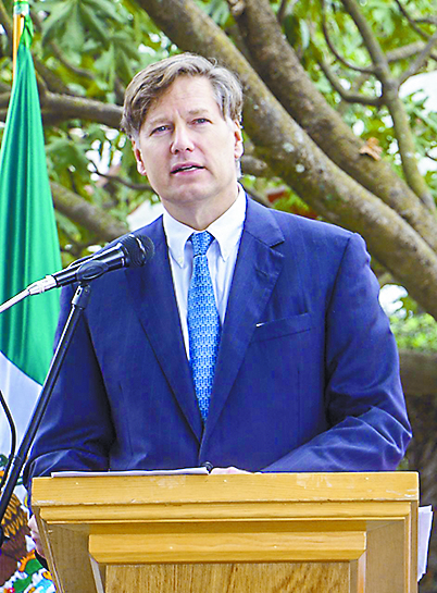 Anuncia embajador Christopher Landau su retiro de México