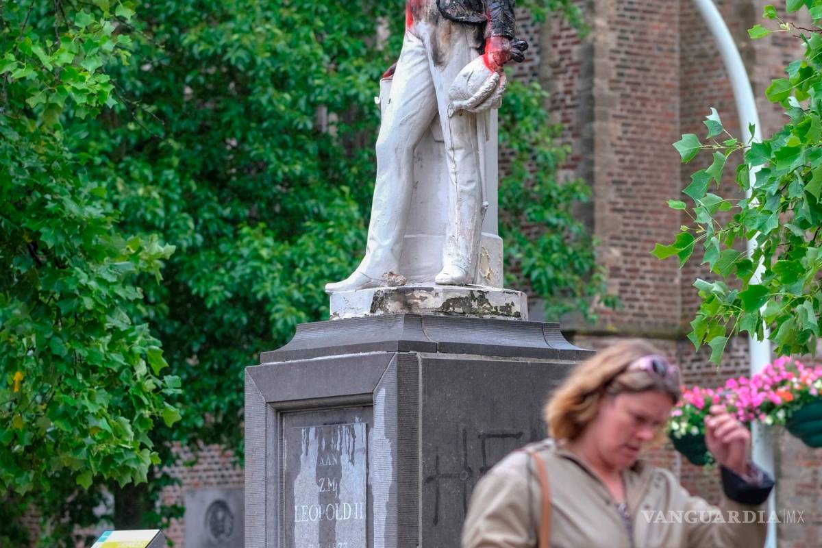 $!Monumentos y estatuas son víctimas de la ira y las protestas antirracistas en todo el mundo (fotos)