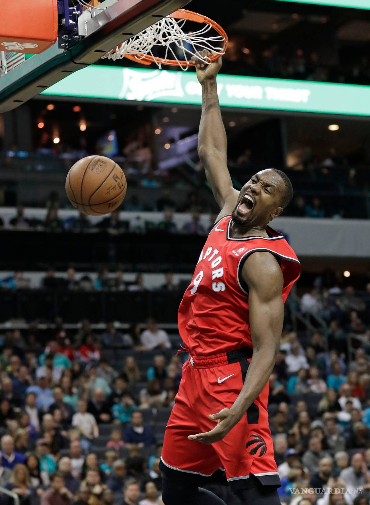 $!Los Hornets le ponen fin a la racha ganadora de los Raptors