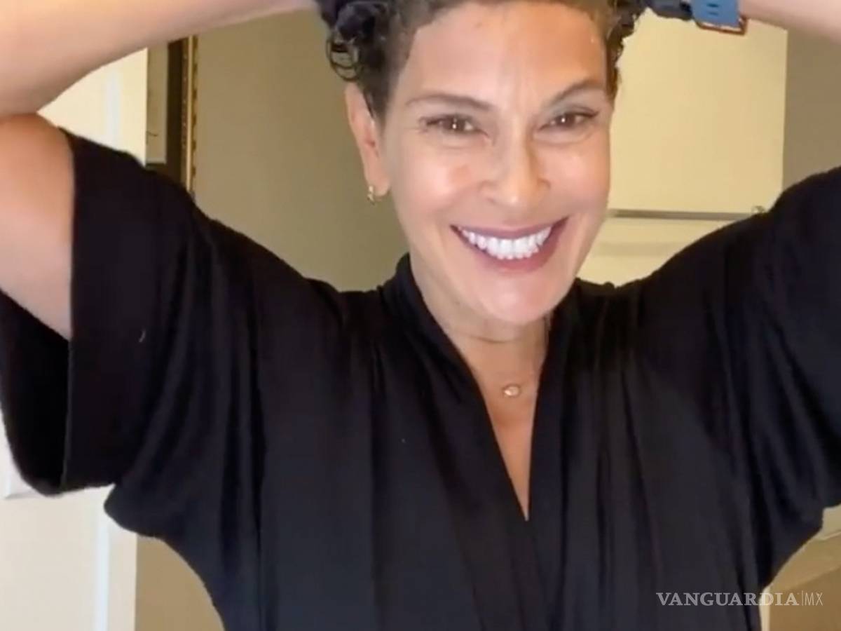 $!Coronavirus: Por cuarentena famosos cortan y tiñen su propio cabello por falta de peluqueros