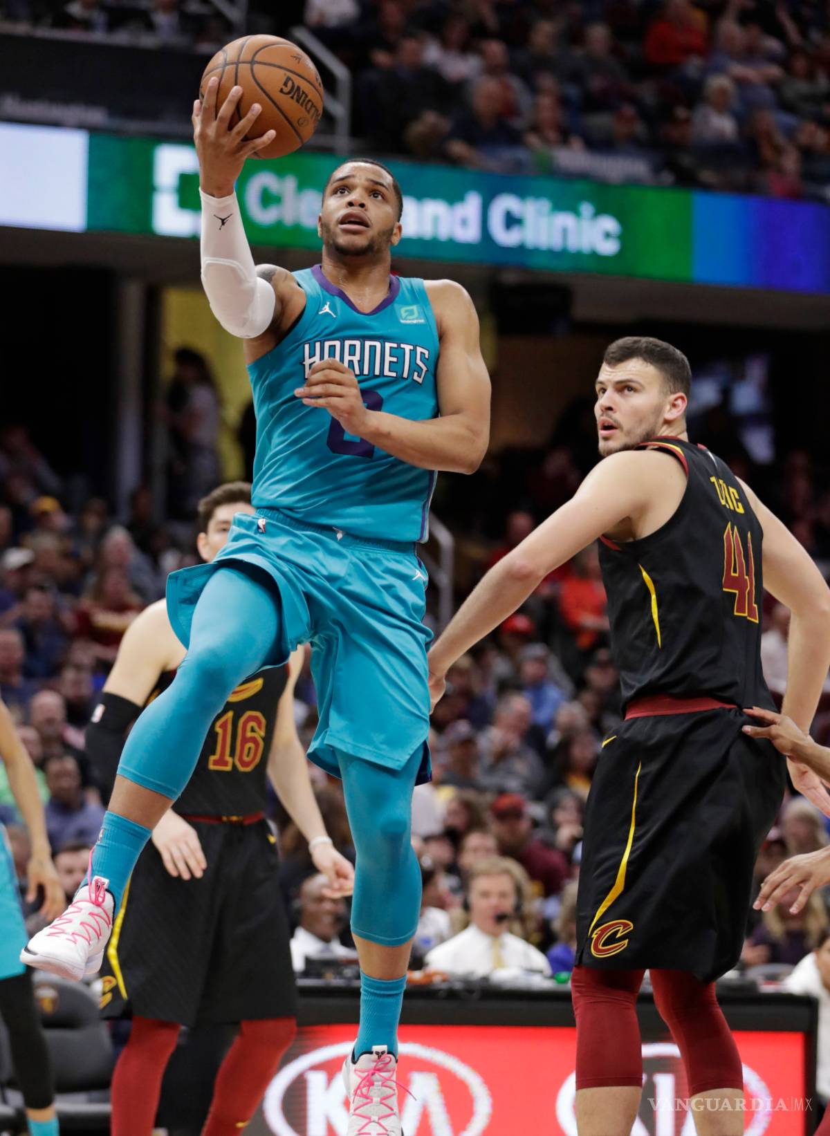 $!Los Hornets se aferran a la clasificación tras vencer a los Cavs
