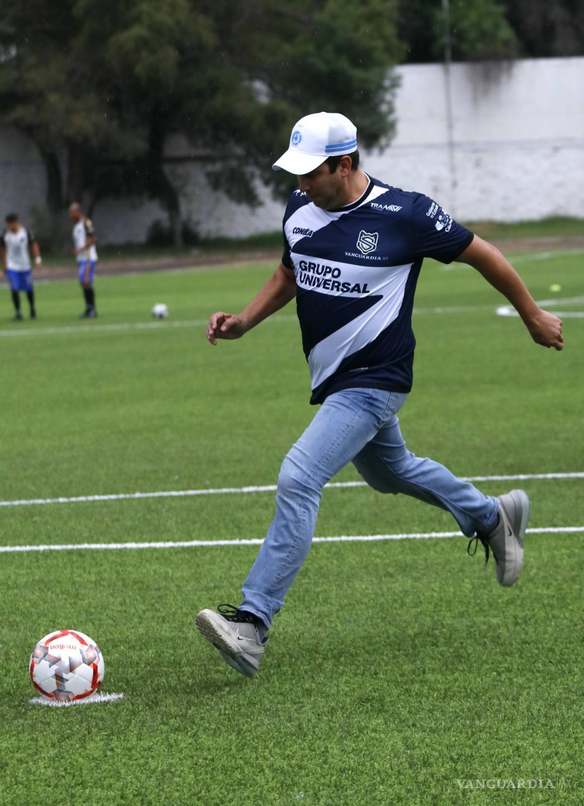 $!El secretario de Desarrollo e Inclusión Social de Saltillo, se encargó de realizar el disparo inaugural.