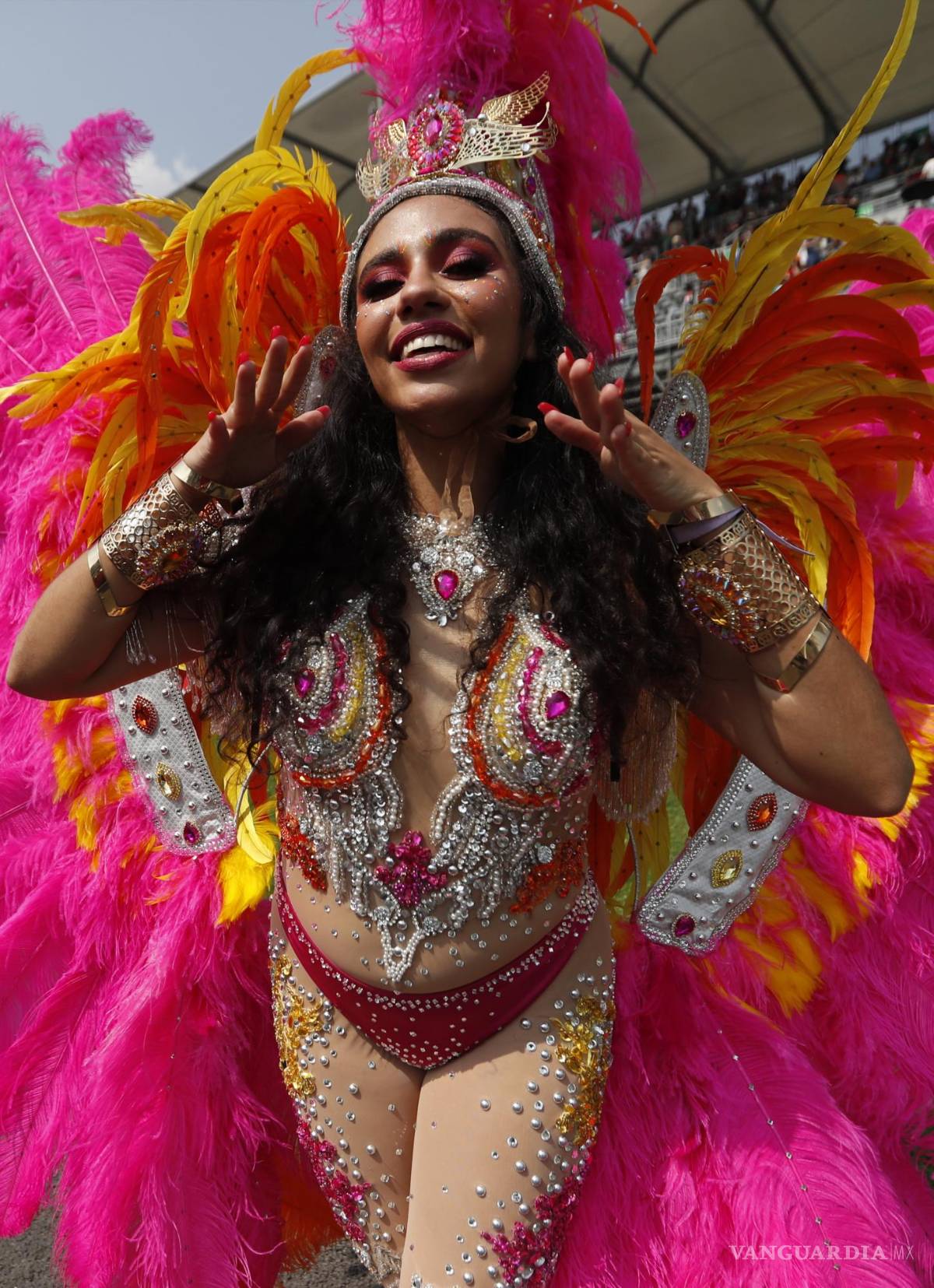 $!Una artista posa antes del Gran Premio de Fórmula Uno de Ciudad de México en el Autódromo Hermanos Rodríguez en Ciudad de México (México).