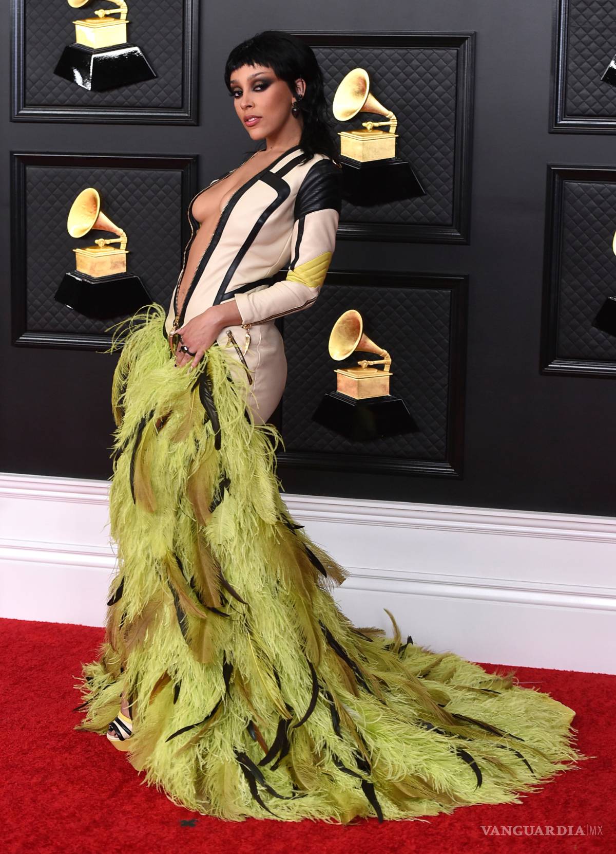 $!¿De vuelta a la normalidad? En los Grammy los artistas se animan a salir a la Alfombra Roja