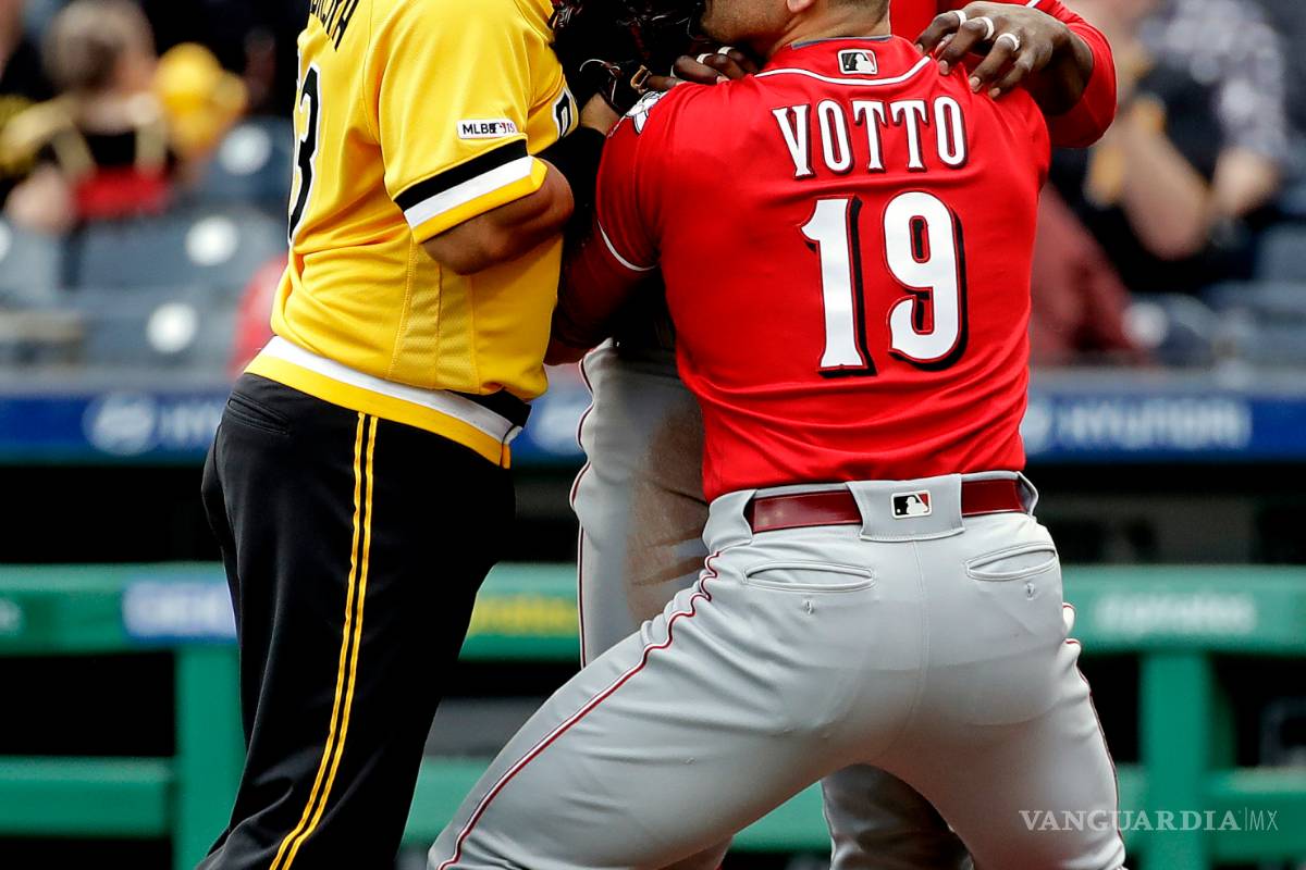 En pelea campal entre Piratas y Rojos, Yasiel Puig y otros cuatro peloteros más salen expulsados