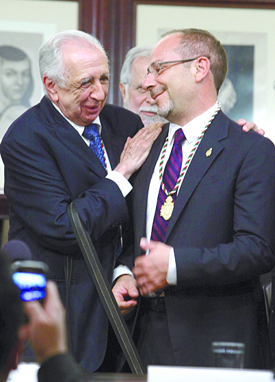 Academia Mexicana de la Lengua en etapa de luto por Padilla