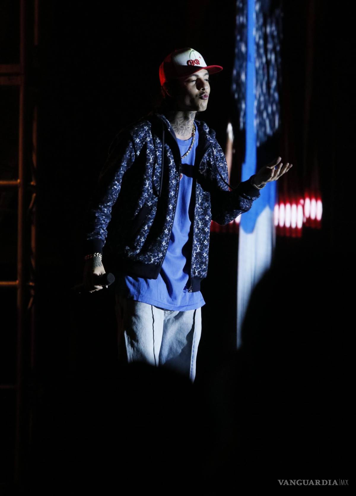 $!Cano entregó todo en el escenario.