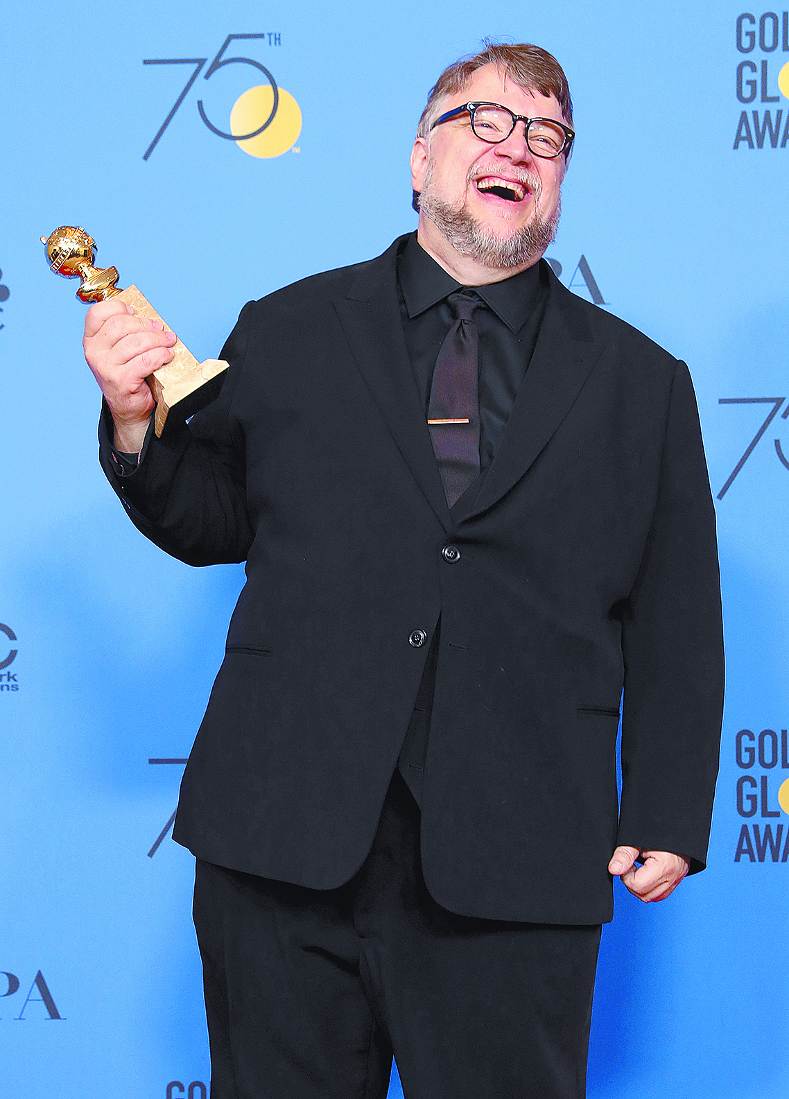 Del Toro, el tercer mexicano en ganar el Globo de Oro por Mejor Director