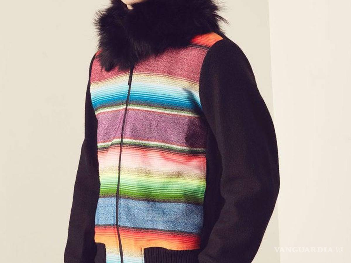 $!Ricardo Seco, diseñador lagunero, también usó el sarape en colaboración con las instancias correspondientes.