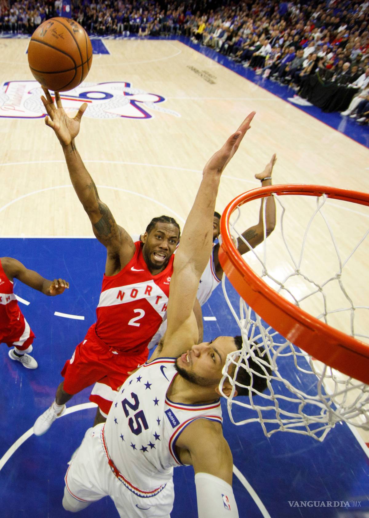 $!Leonard finaliza la obra y tiene a los Raptors en la pelea por las Finales ante los Sixers