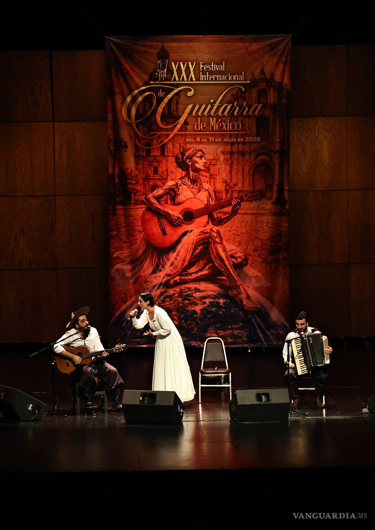 $!La lluvia no detuvo a los saltillenses para disfrutar la clausura del Festival Internacional de Guitarra
