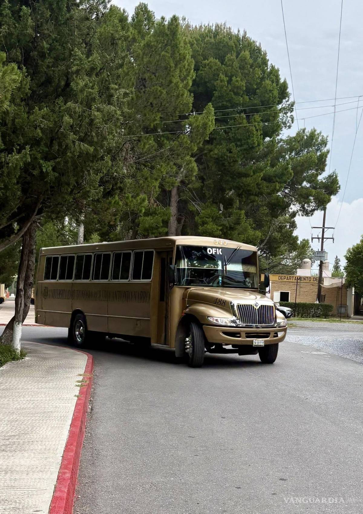 $!Los servicios de transporte no fueron acreditados por la universidad.