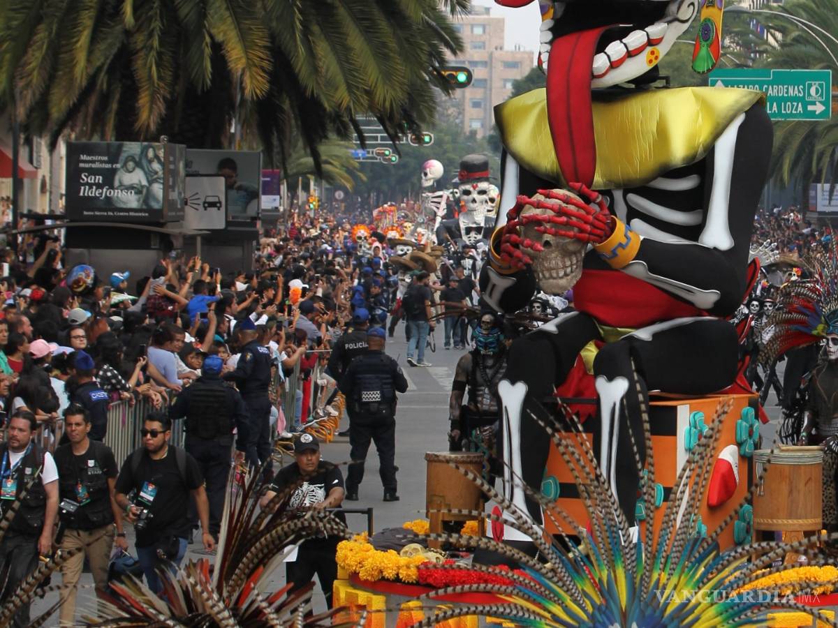 $!Los muertos toman calles de la Ciudad de México en un macrodesfile (fotos)