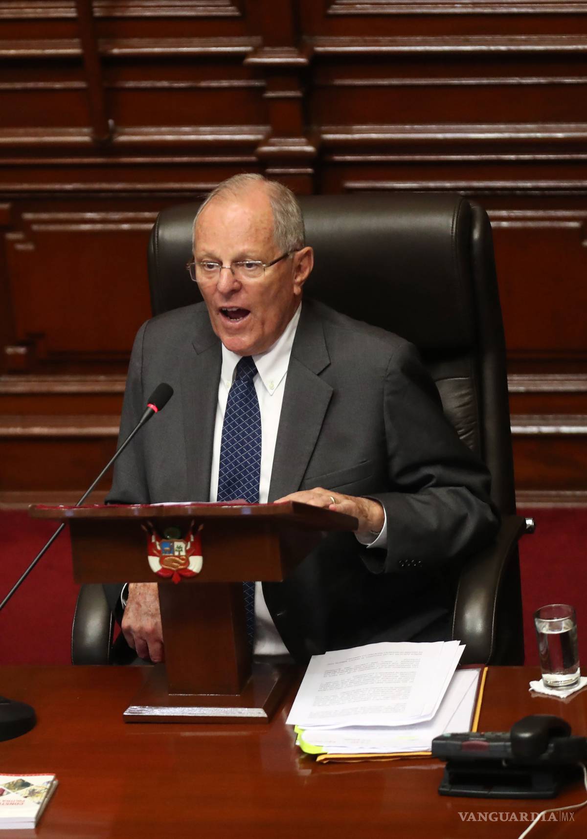 $!Pide Kuczynski al Congreso "salvar la democracia”