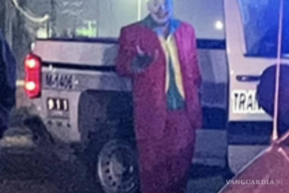 Chocan ‘Guasón’ y ‘Winnie Pooh’ contra taxi en cruce de Saltillo