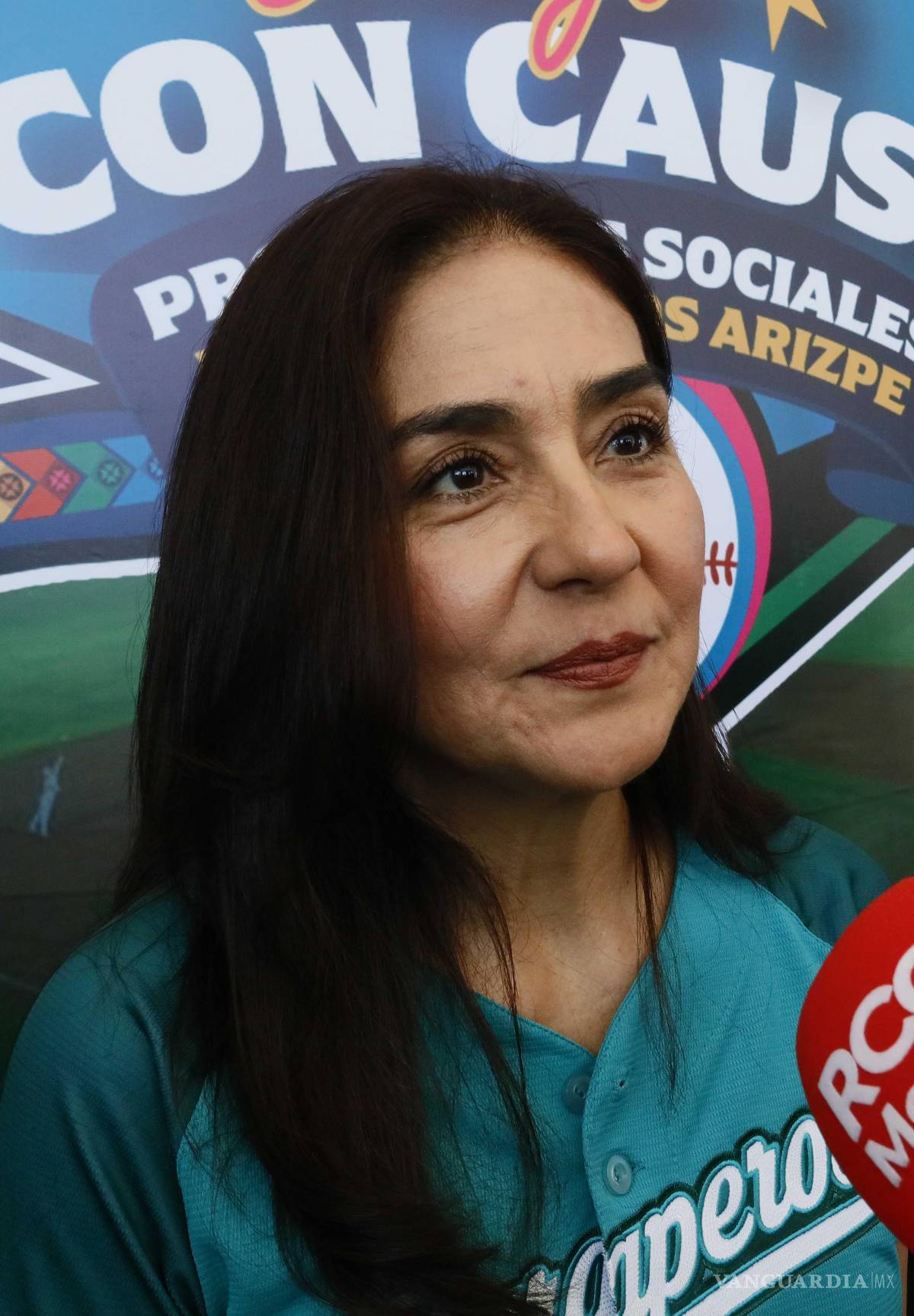 $!“Esperamos llenar el estadio y superar la meta del año pasado”, expresó la presidenta del DIF Ramos Arizpe durante la presentación.