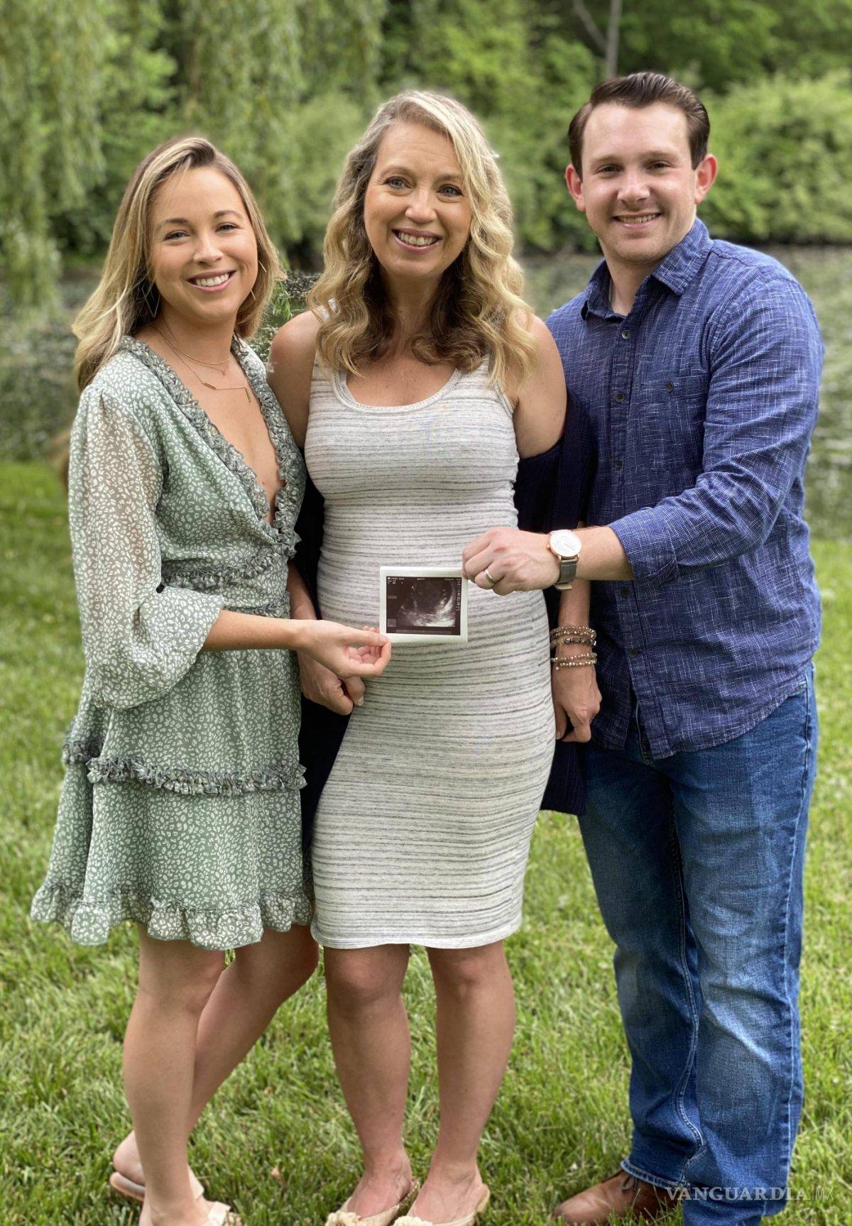 $!Dará a luz a su nieto para que su hija pueda tener familia, ¡a los 51!