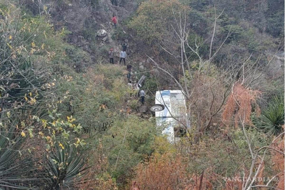 Volcadura de autobús en carretera de Puebla deja 22 lesionados