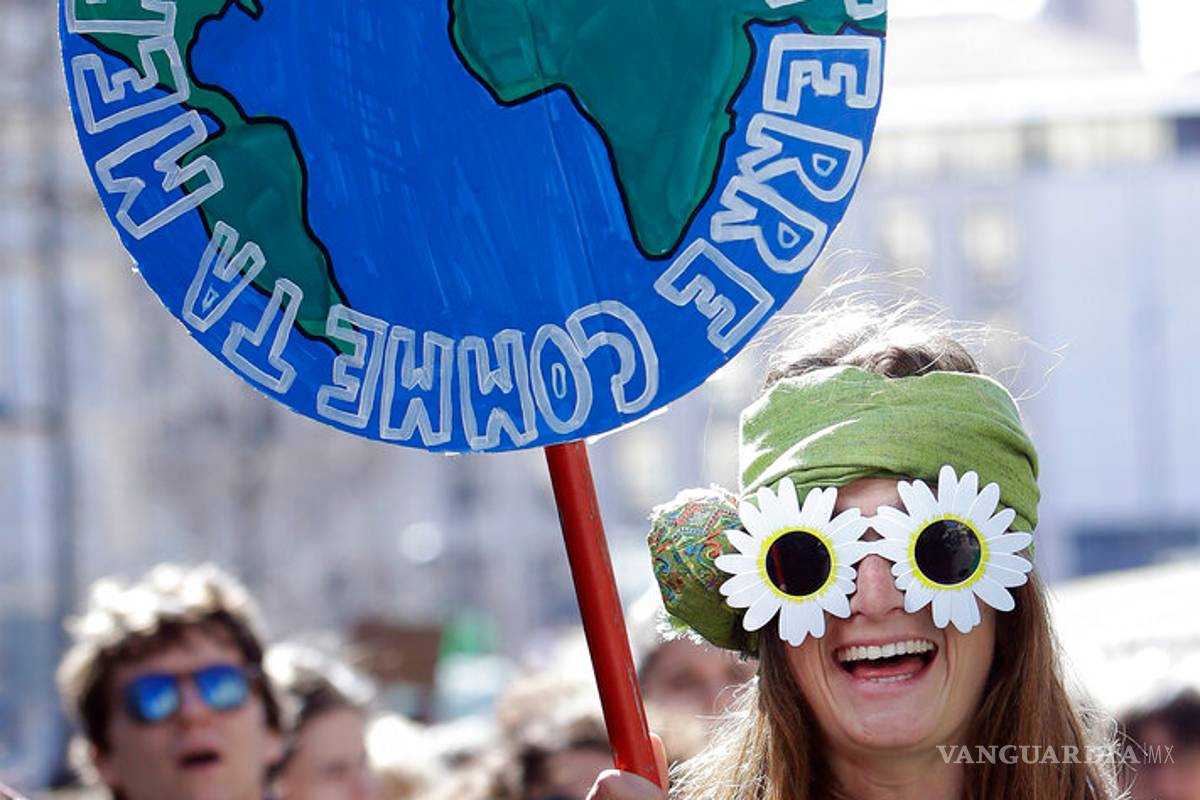 $!Protestan en París para exigir acción al cambio climático