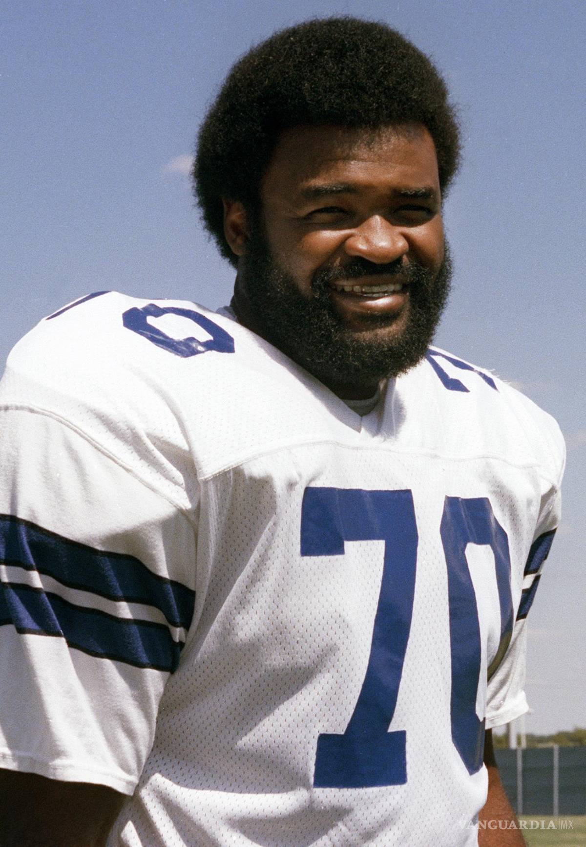 $!Rayfield Wright de los Dallas Cowboys en esta foto de septiembre de 1975.