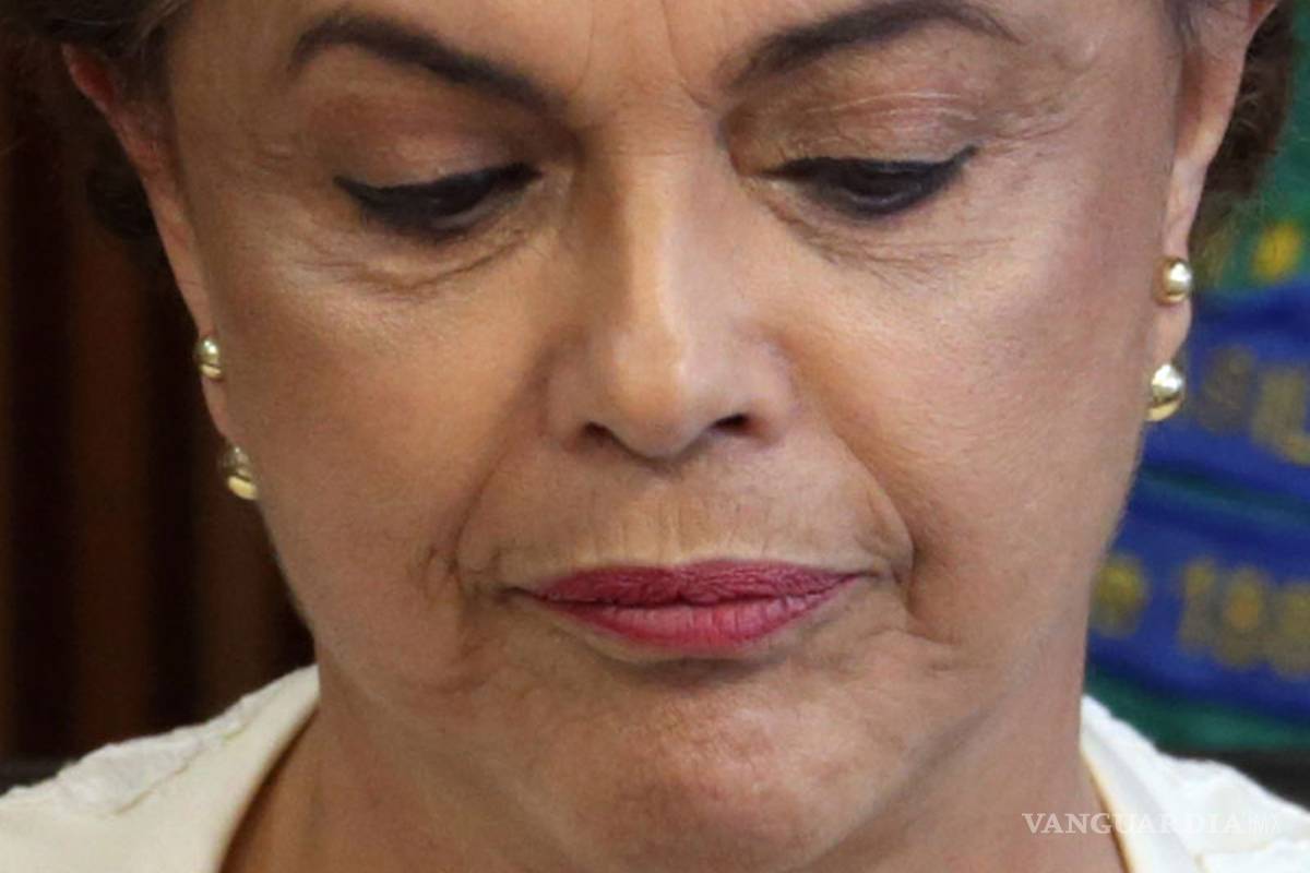 Oposición brasileña pide a Dilma Rousseff renunciar