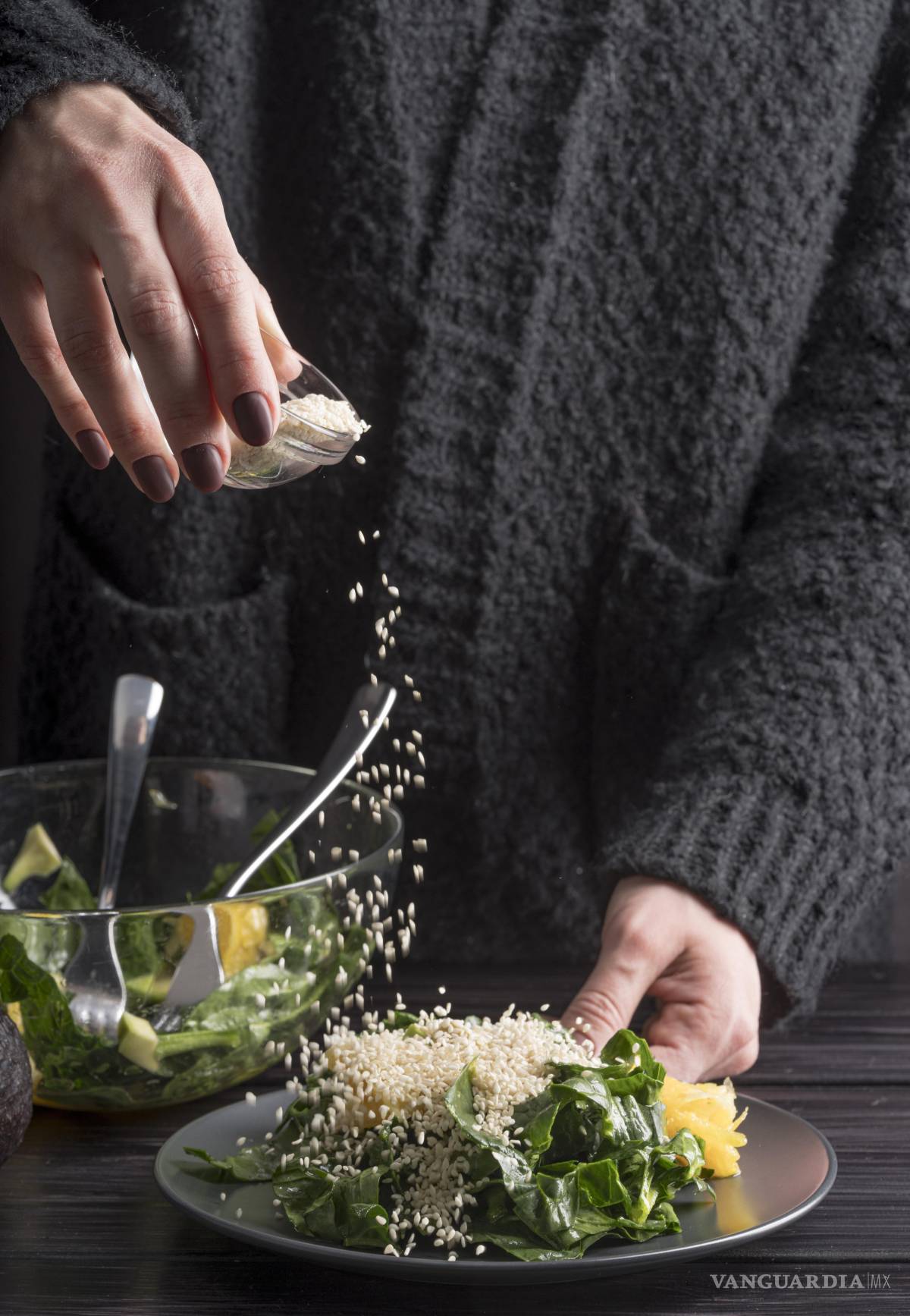 $!Cocinar en casa y preferir productos frescos permite controlar la cantidad de sal en cada platillo.