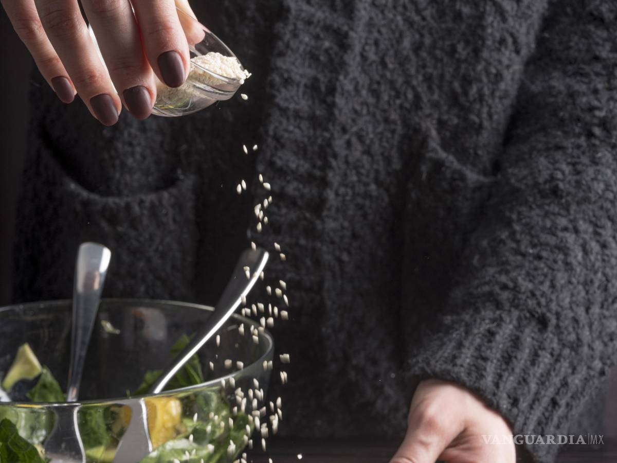 $!Cocinar en casa y preferir productos frescos permite controlar la cantidad de sal en cada platillo.