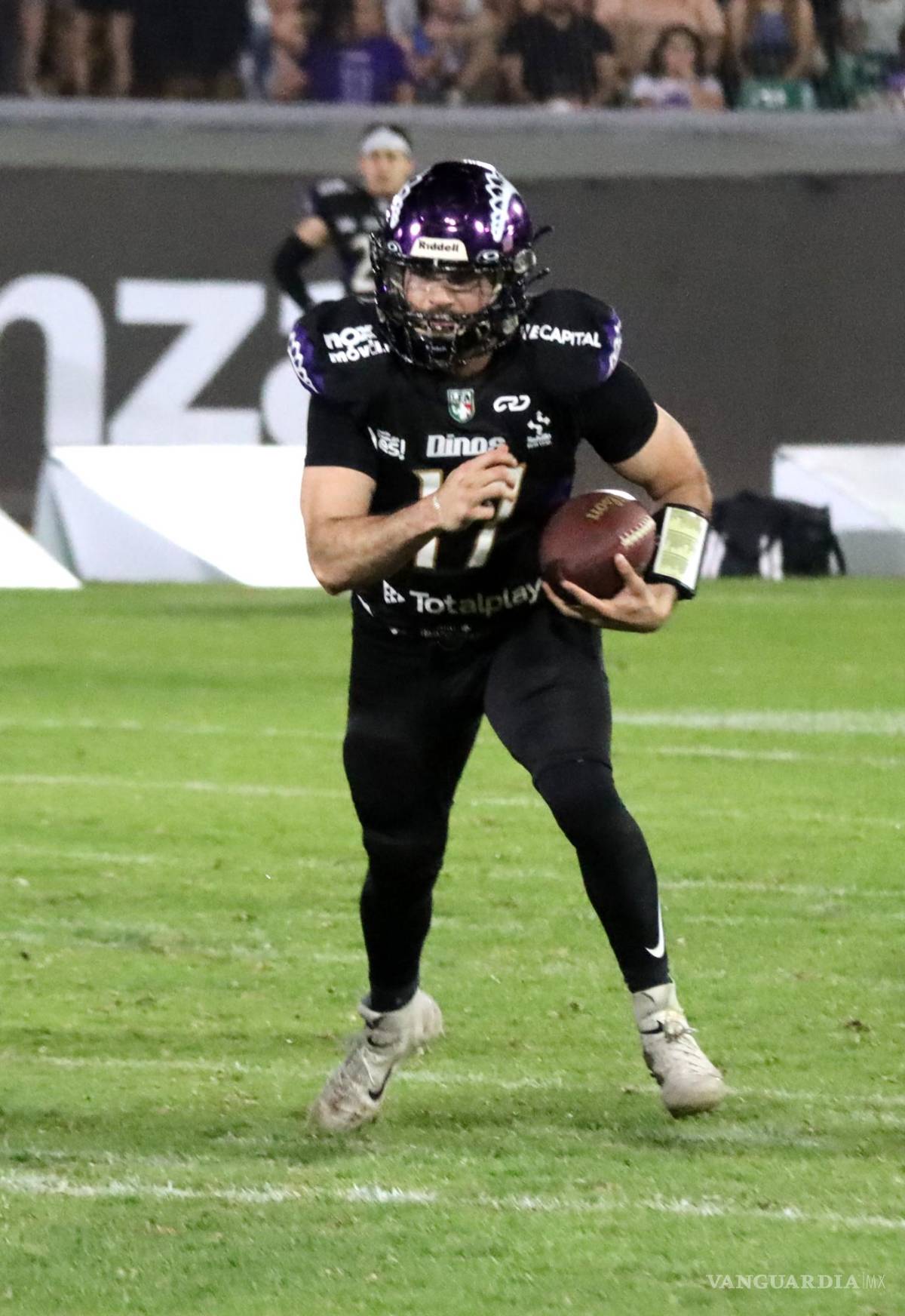 $!Erick Niño de la Rosa (#17), mariscal de Dinos de Saltillo comandará a los Jurásicos frente a los Mexicas en el cierre de la novena jornada de la Temporada BetRegal LFA 2023.