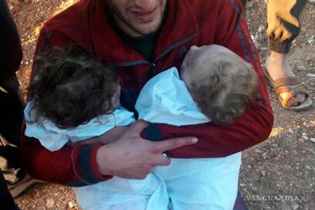 $!"Todos están muertos", padre sirio perdió a sus bebés, esposa y 19 parientes en ataque químico