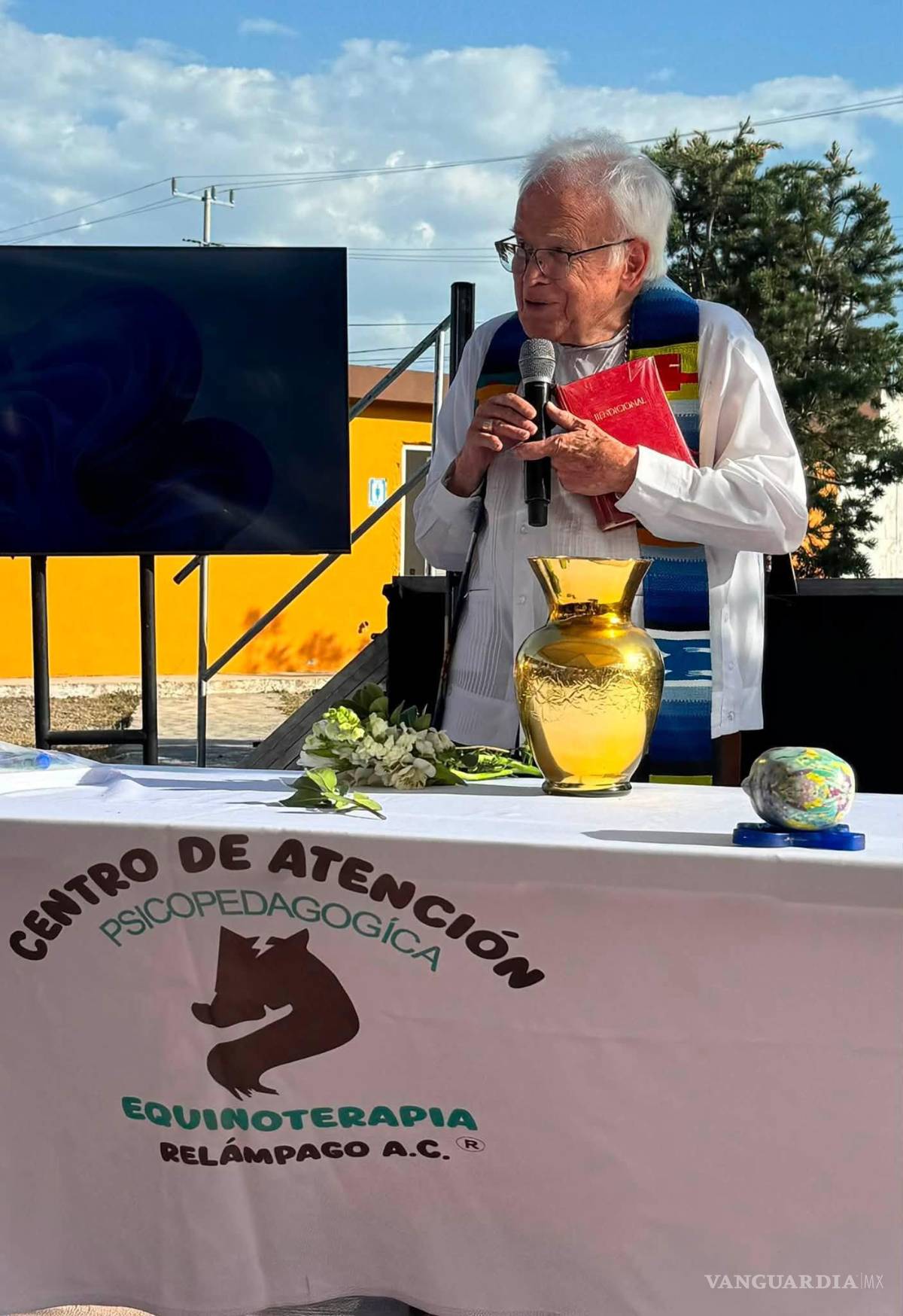 $!El obispo emérito bendijo las instalaciones del Centro de Atención Psicopedagógica.