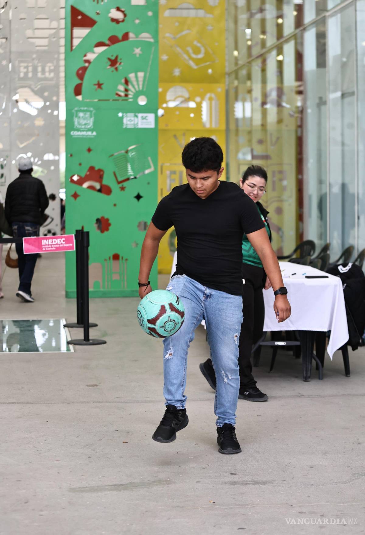 $!Participantes de todas las edades se sumaron al concurso de dominadas, una de las actividades con mayor convocatoria durante la jornada deportiva en la FILC.