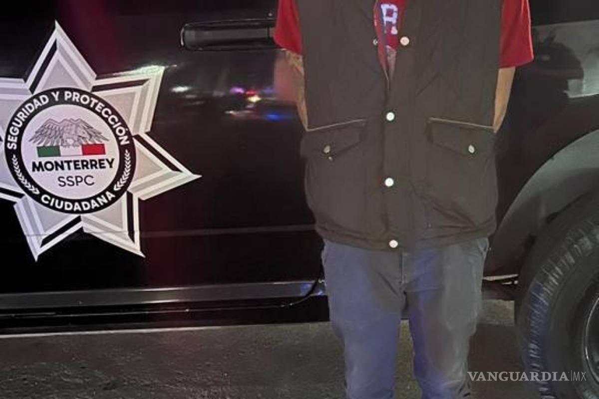 $!Detienen a sujeto por realizar tocamientos a mujer en parada del Ecovía, en Monterrey