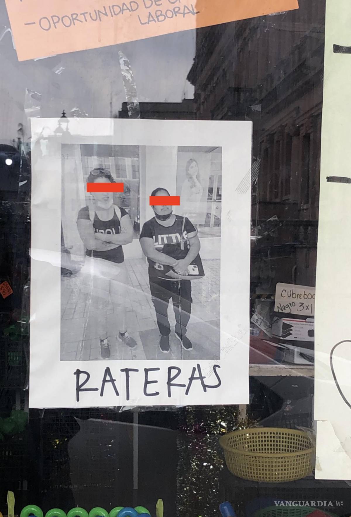 $!¿El muro de la vergüenza? en centro de Saltillo, locatarios exhiben a ladrones y asaltantes