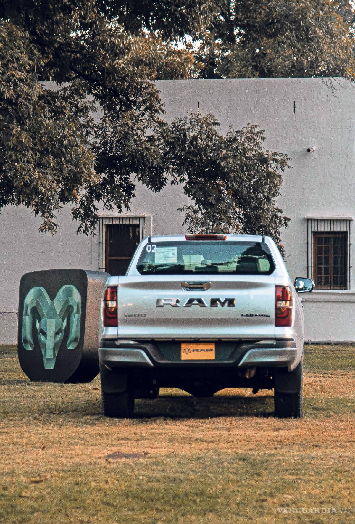 $!Motor 2.0 turbo de respuesta sólida y configuración orientada a carga, manteniendo la esencia de una pick-up de trabajo real.