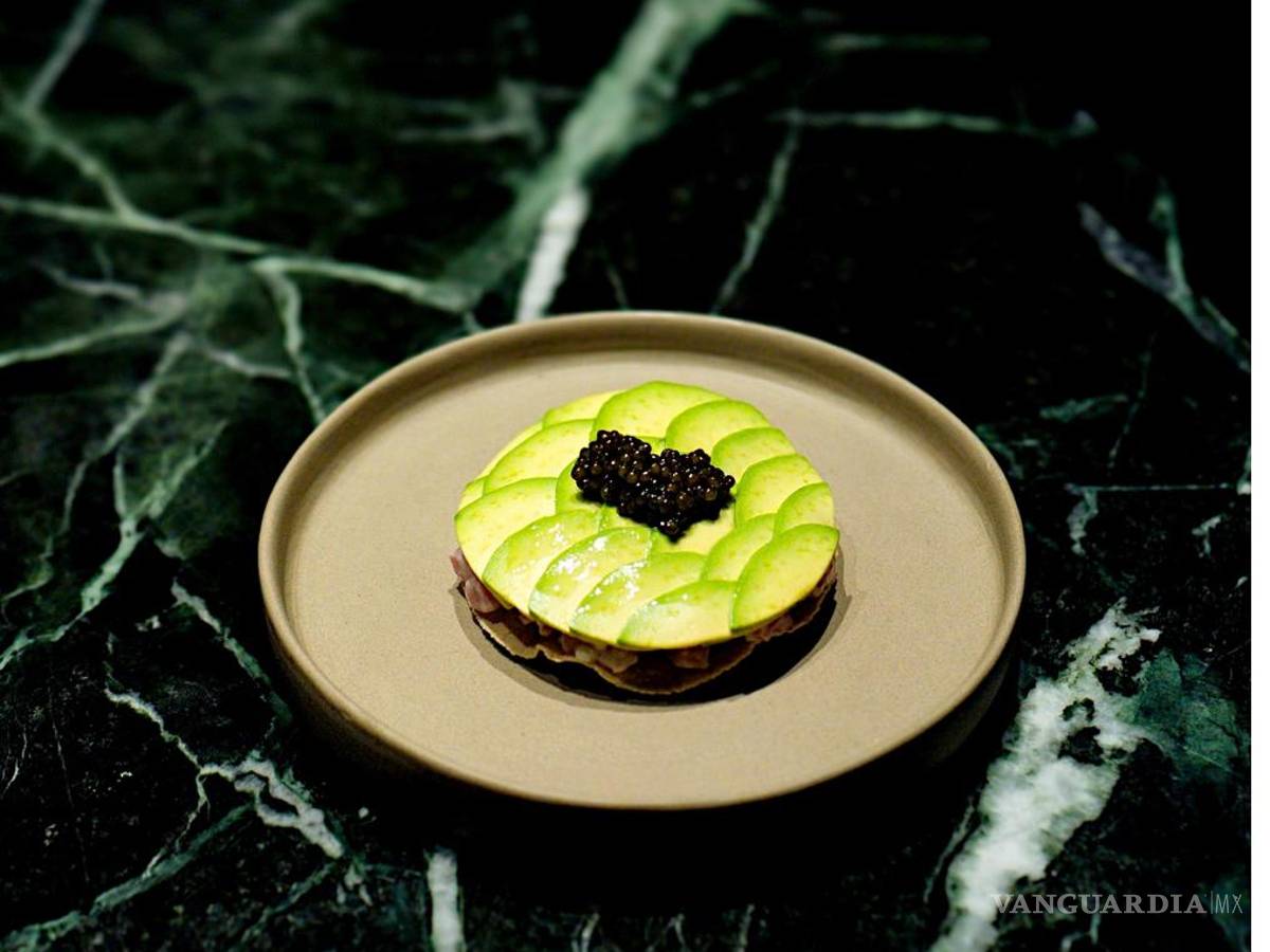 $!Tostada de tartar de atún, mayonesa de chiles toreados aguacate y caviar.