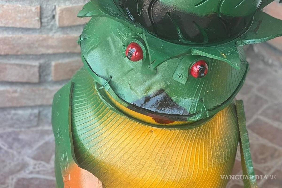 Saltillense elabora con llantas maceteros y hasta salas completas