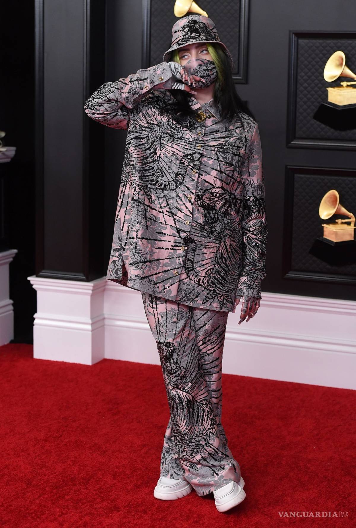 $!¿De vuelta a la normalidad? En los Grammy los artistas se animan a salir a la Alfombra Roja