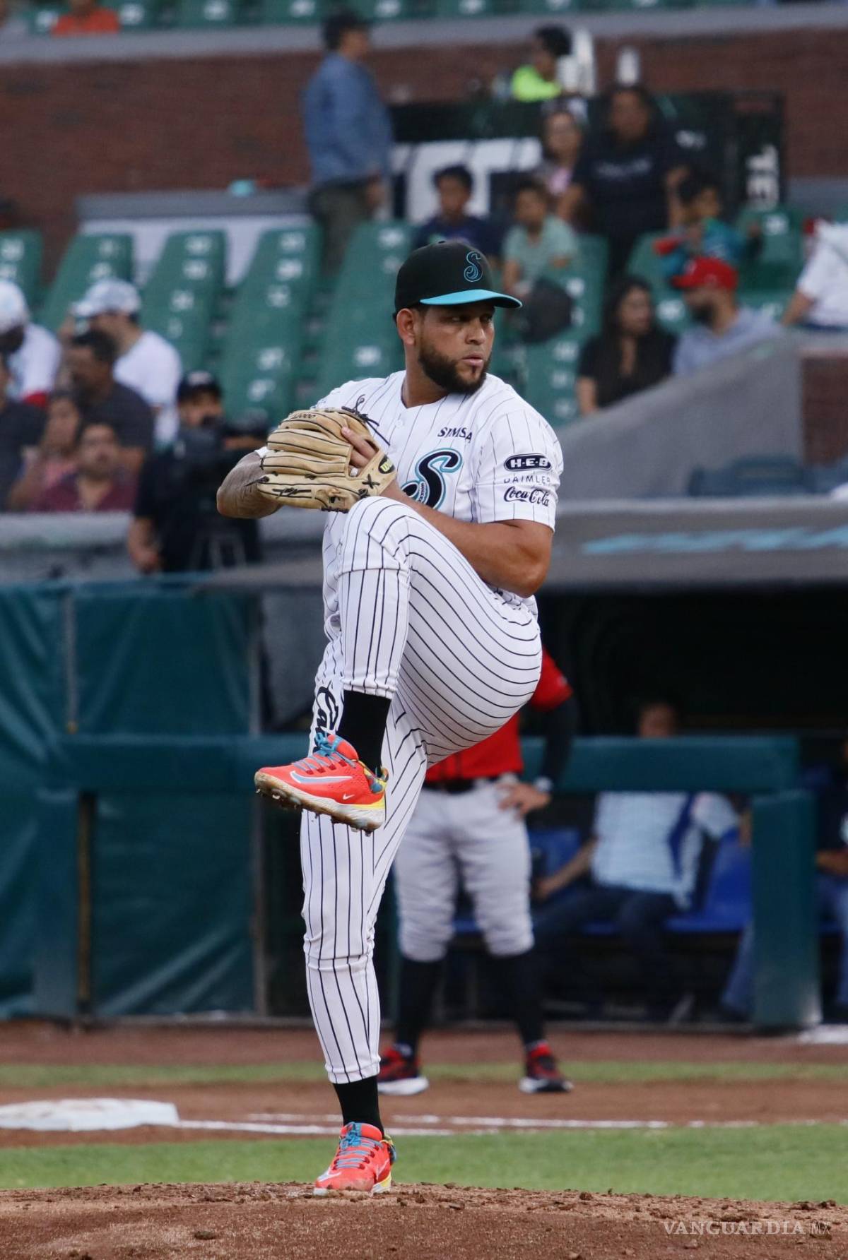 $!Los lanzadores también cumplieron con su labor desde la lomita.