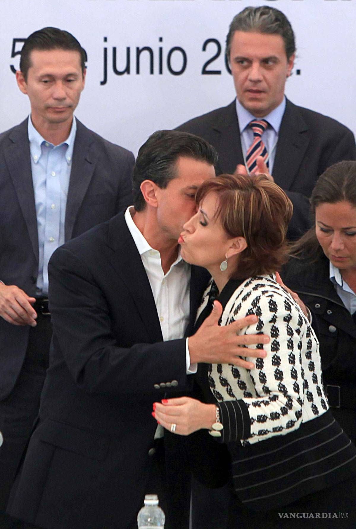 $!AMLO 'perdona' a Rosario Robles, 'es un chivo expiatorio, acusaciones son un circo'