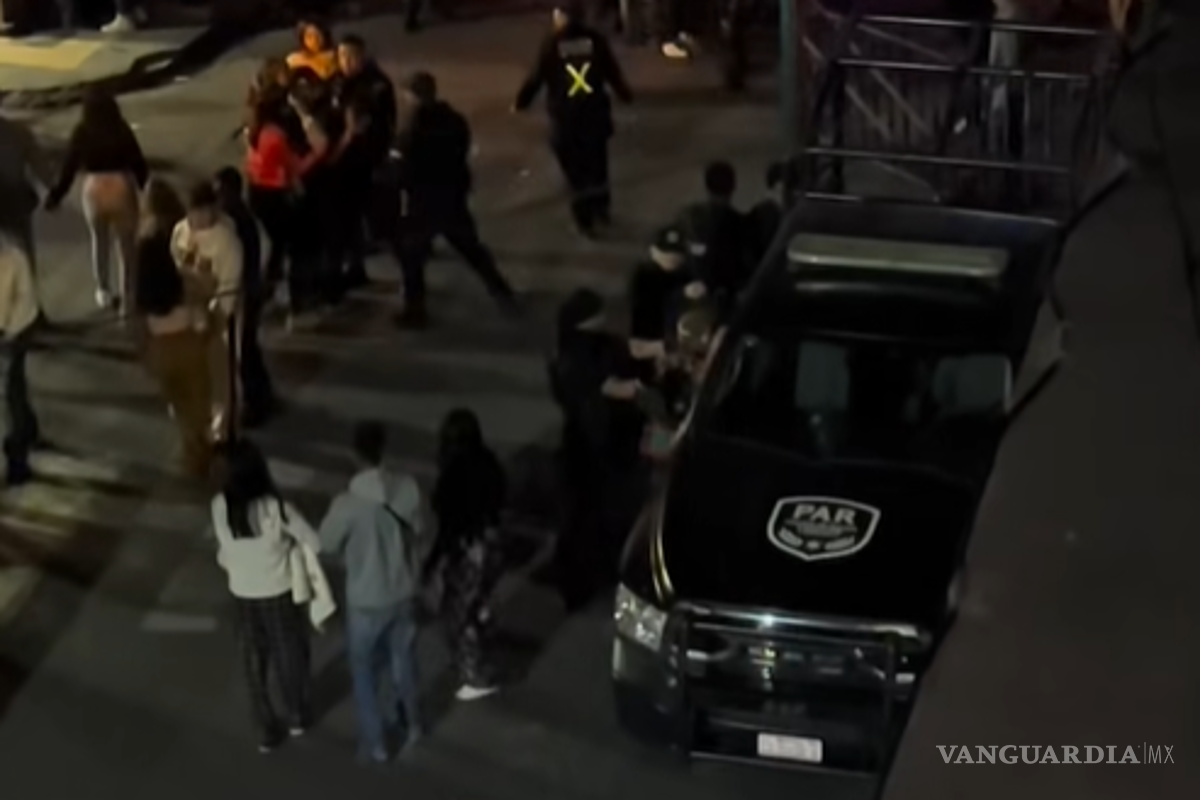 Se peleaban en plena fiesta patria; policías frenan conato de bronca en el Centro de Saltillo (video)
