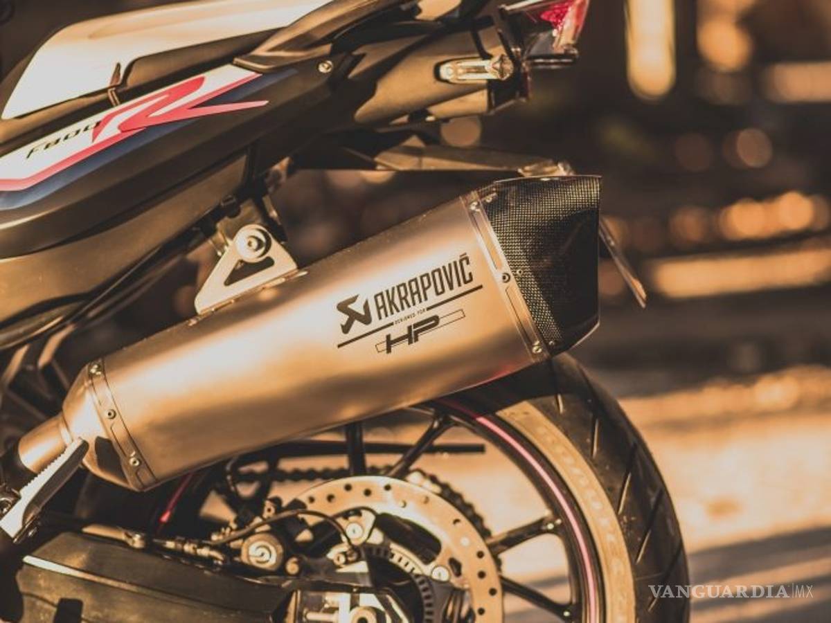 $!Checa la nueva moto de BMW, la F800R Akrapovic 2018