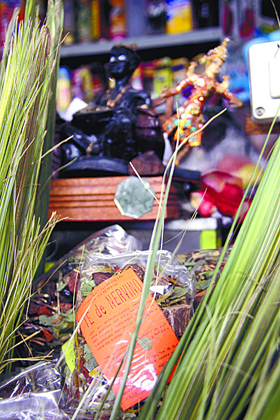 ‘Curandera me quiso estafar: que me sentía mal por amarre’