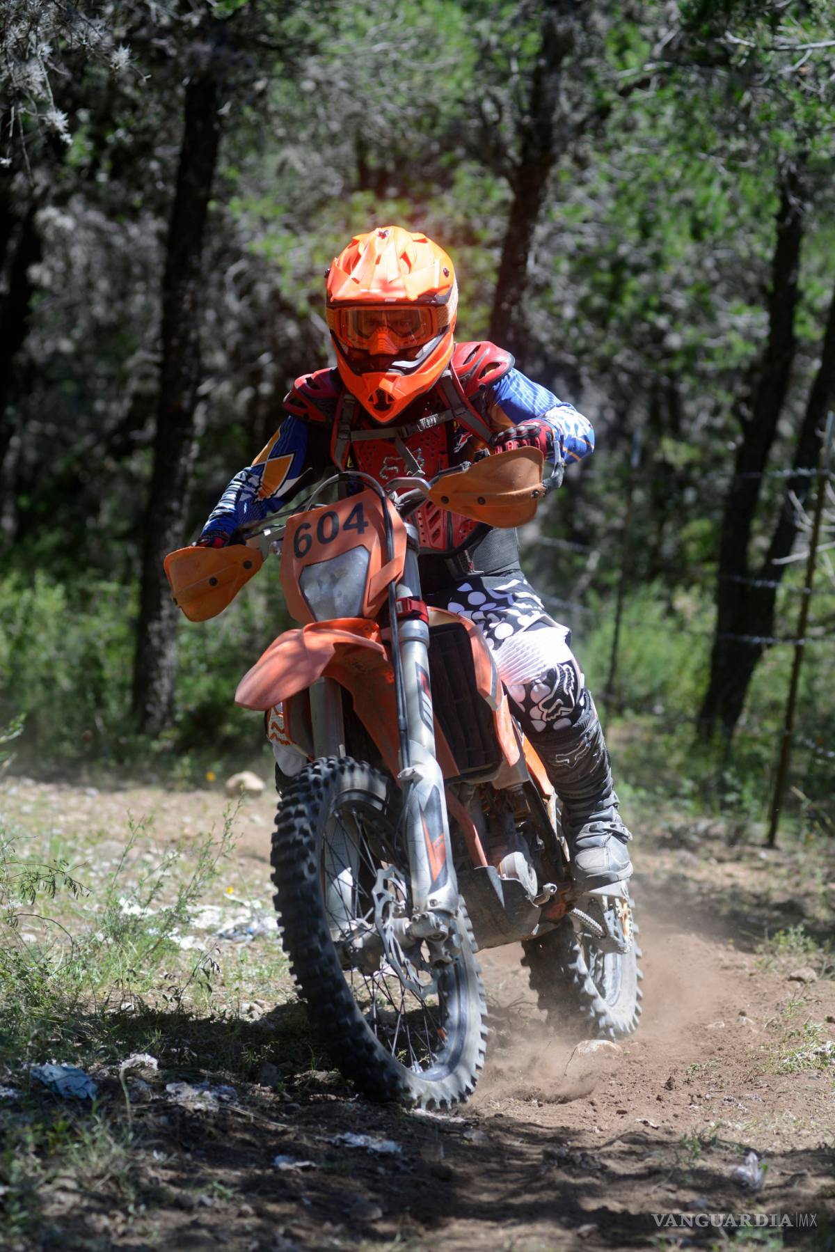 $!Enduristas dominan la pista