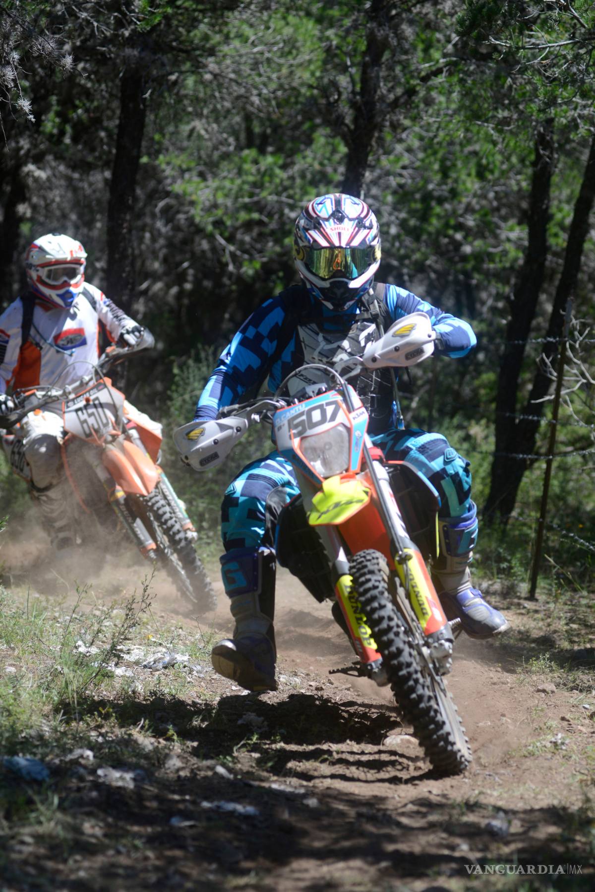 $!Enduristas dominan la pista