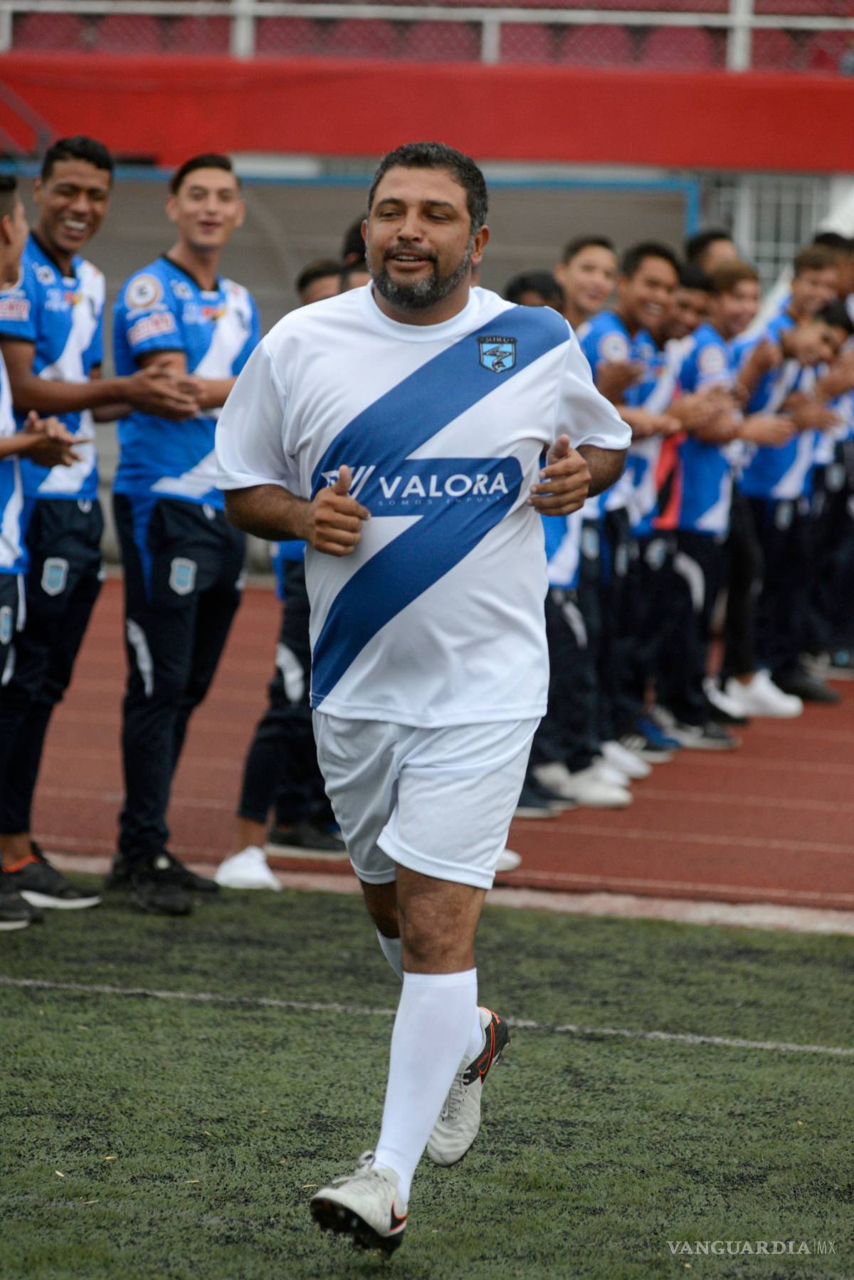 $!Como todo un 'crack', Sinha es la gran figura en su juego de homenaje en Saltillo